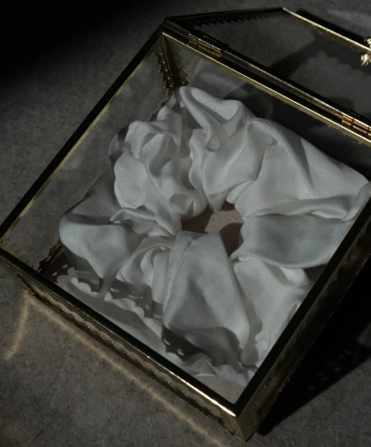 scrunchie_satynowa.jpg