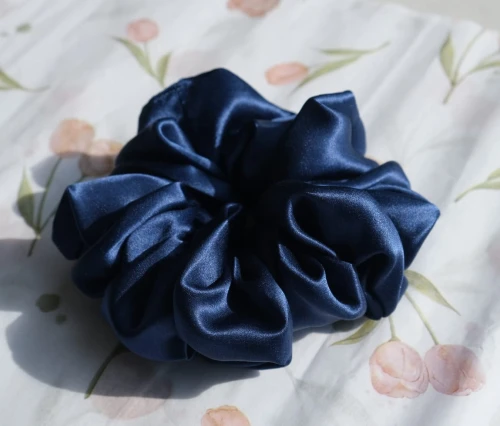 granatowa-scrunchie-jedwab-wiskoza.jpg