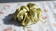 pistacjowa-scrunchie-naturalny-jedwab.jpg