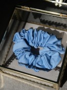 blekitna-scrunchie-satynowy-splot.jpg